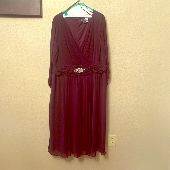 Dress - Picture 1 of 6